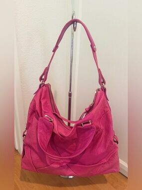 Vibrant Hot Pink Women's Shoulder Bag - Sleek Everyday Carry